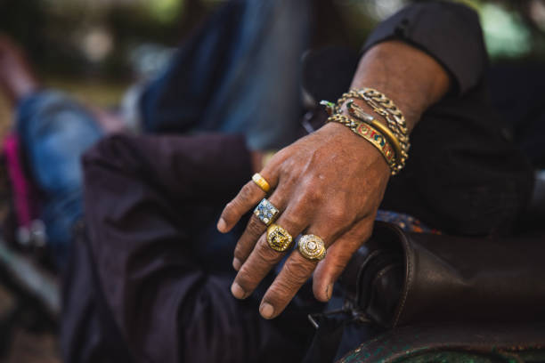 Gold vs. Silver: Choosing the Best Jewellery for Men